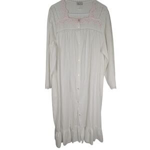 Vtge Willow Creek robe or gown sz L Bust 44 Length 48"Sleeve 24" EUC seersucker